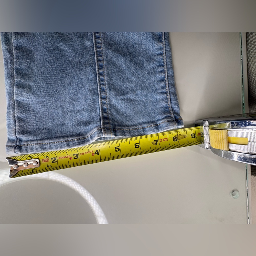 Levi's High Rise Bootcut Jeans - Picture 9 of 9